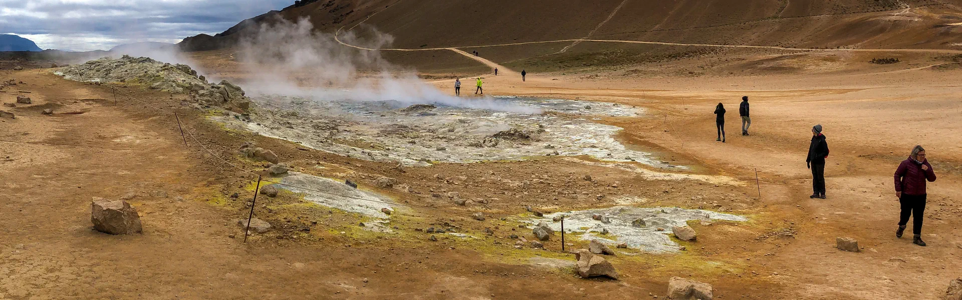 Des sources chaudes peuplées de micro-organismes dans un environnement désertique