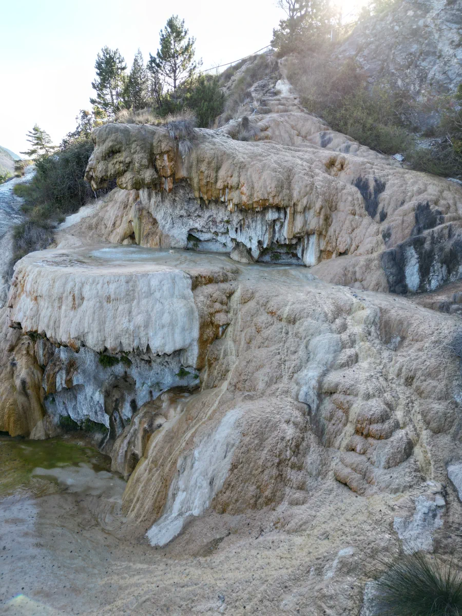 Fontaine pétrifiante de Réotier