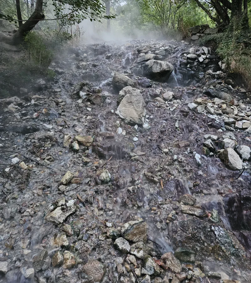 Canal d'écoulement de la source sulfureuse - Refroidisseur naturel