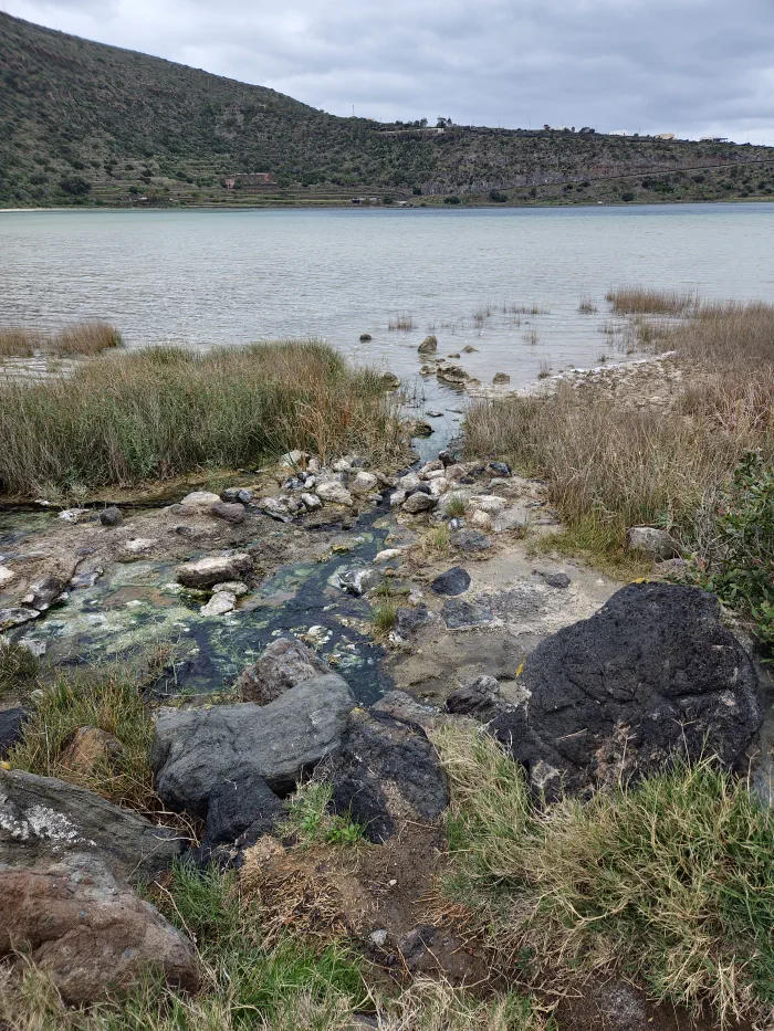 Source sulfureuse au lago di venere sur l'île de Pantelleria