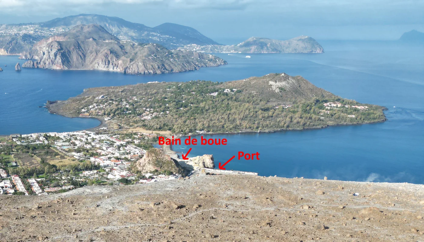 Vue des îles éoliennes du Grand Cratère