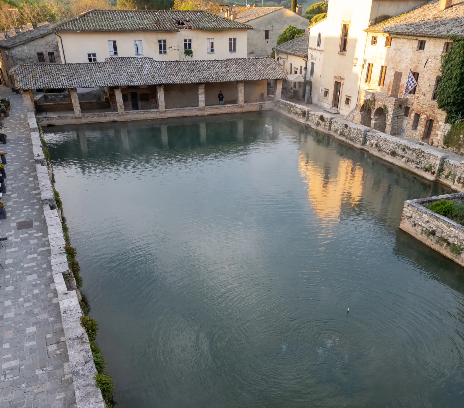 La Place des sources ou "Piazza delle sorgenti" de Bagno Vignoni