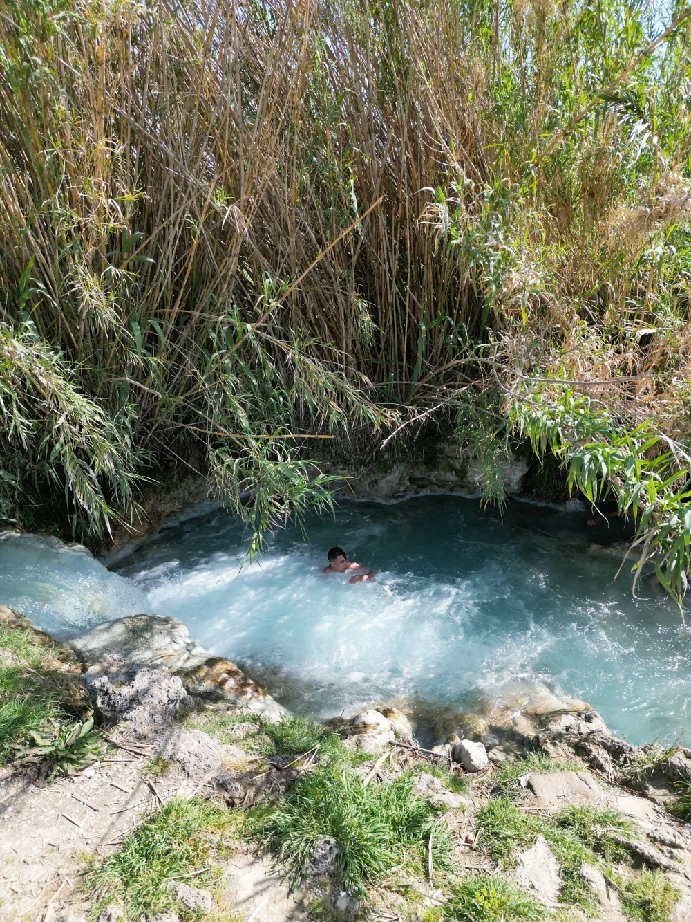 Ruisseau du Gorello de la source chaude de Saturnia