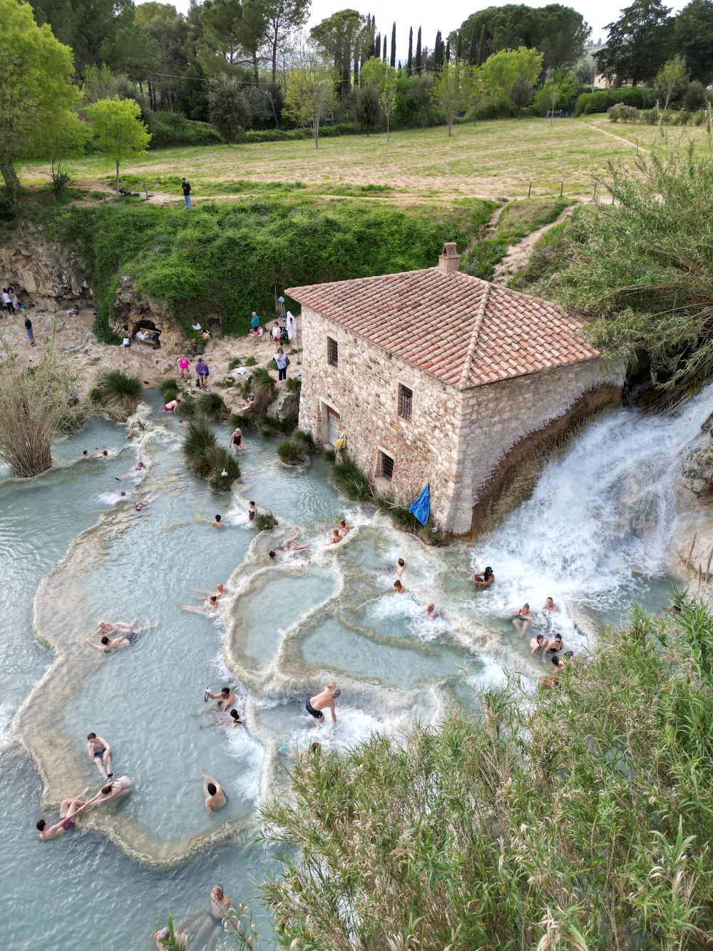 Cascate del Mulino et terrain libre au-dessus du moulin