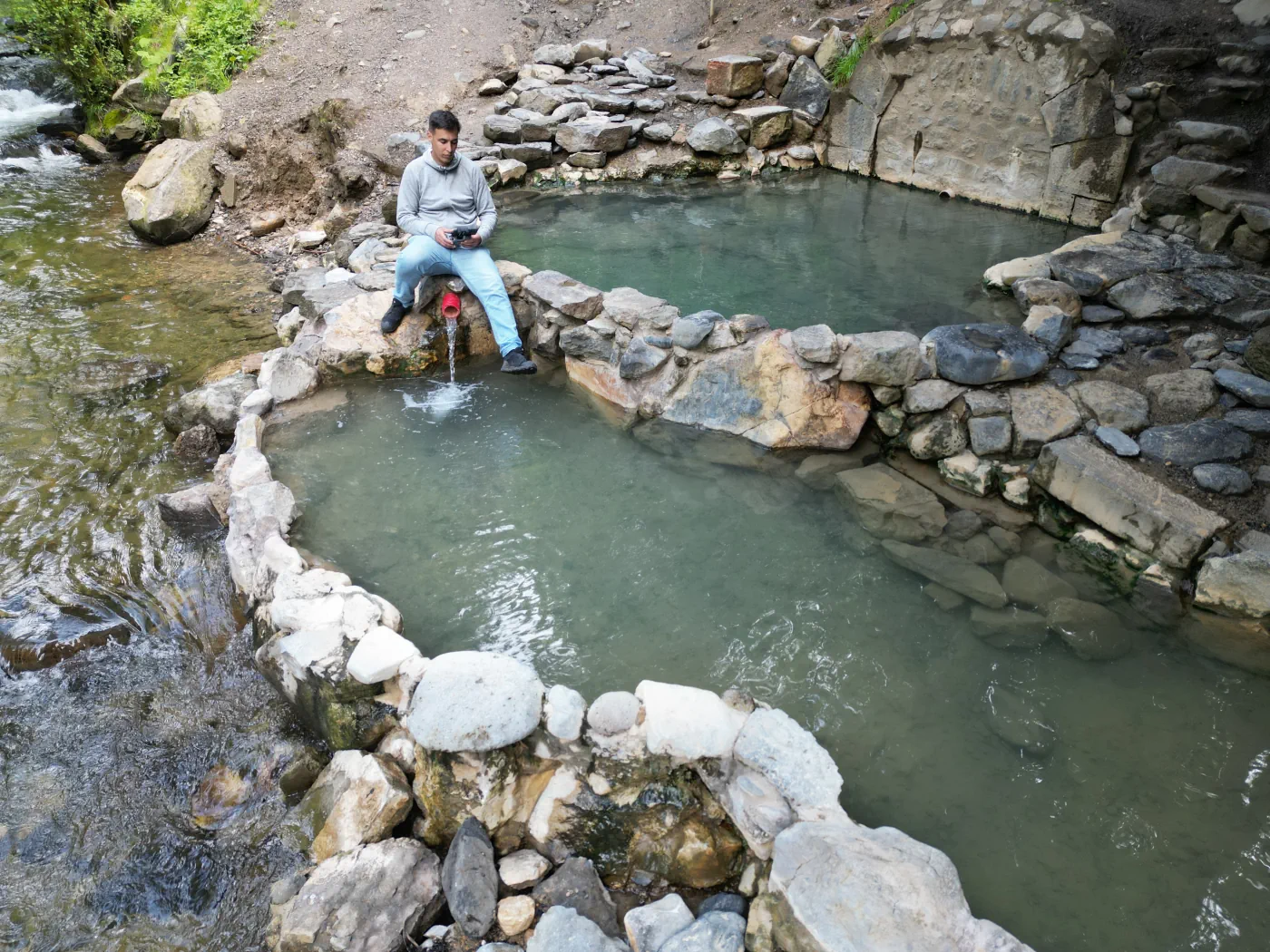 Source Croizat et ses 2 baignoires naturelles en pierres