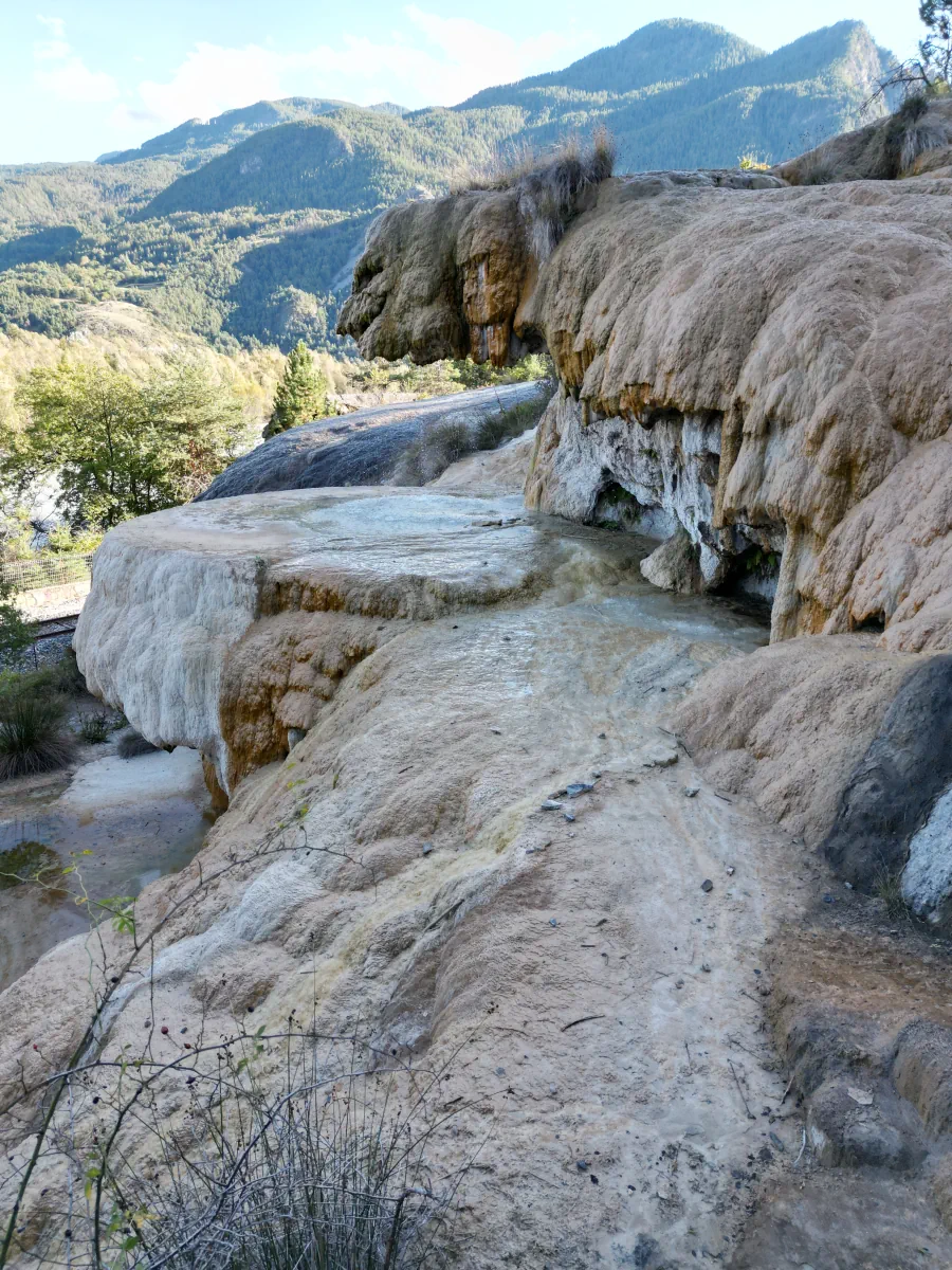 La fontaine pétrifiante de Réotier