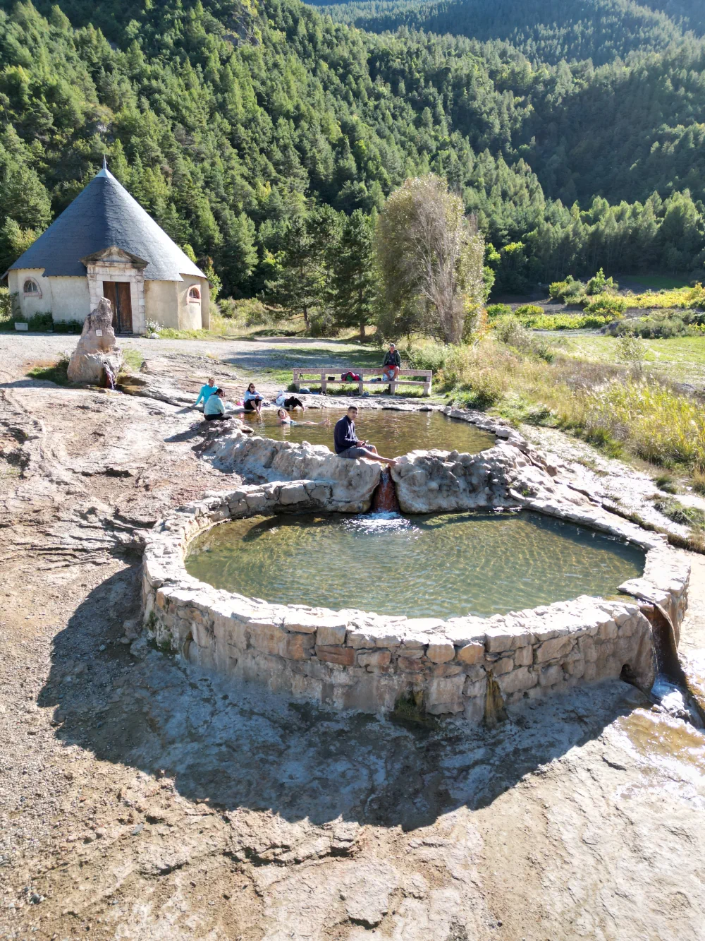 Baignade à la Source chaude du Plan de Phazy